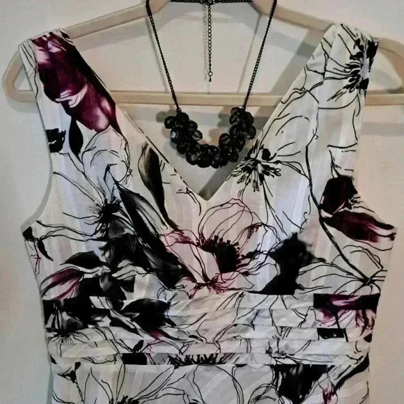 #55 Robbie Bee Purple And Black Floral Dress Women's  Petite 10 - Picture 3 of 7